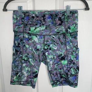 Fast and Free High Rise Short 8” Size 6